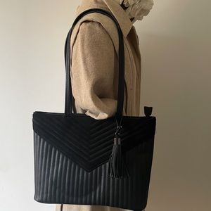✨SOLD✨✔️✔️Black Tote  by Sondra Roberts Squared